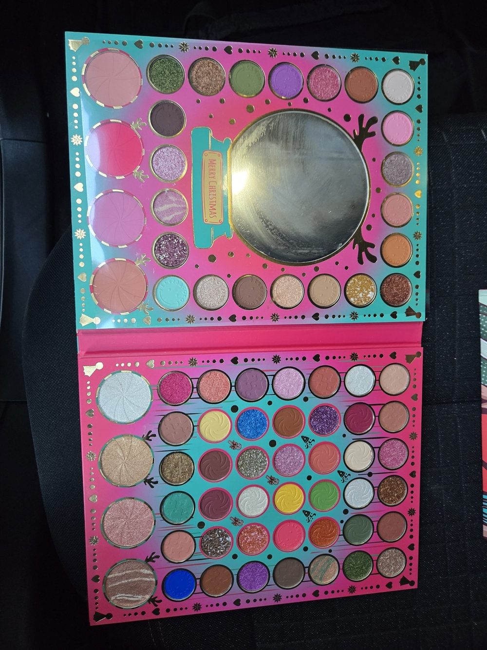 Vibrant Multi-Color Eyeshadow Palette – Assorted Pink Turquoise Case
